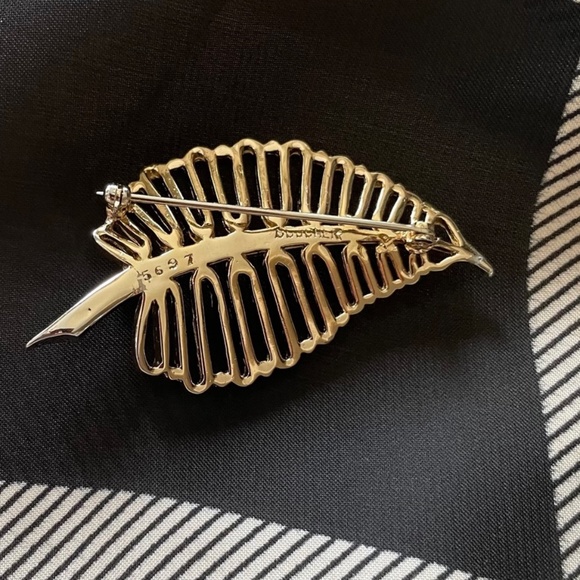 Marcel Boucher Vintage Signed and Numbered Clear Rhinestone Leaf Brooch - Picture 6 of 10